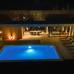 Populo's Place Villa *